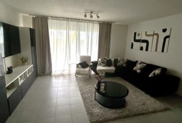 Charmant appartement traversant avec jardin